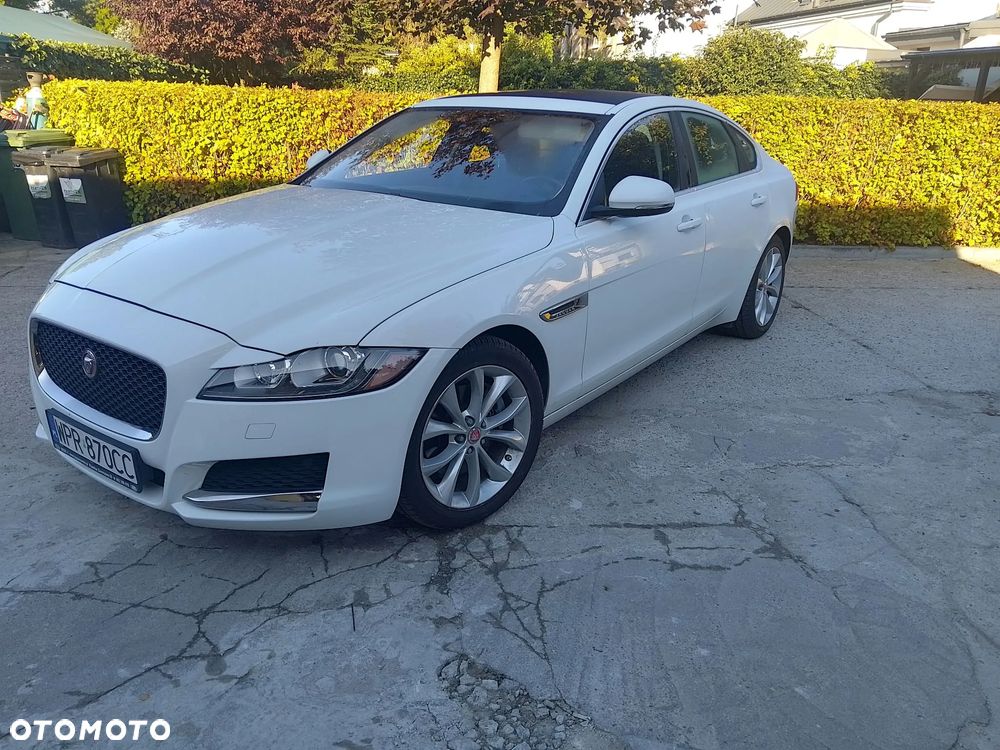 Jaguar XF - 10