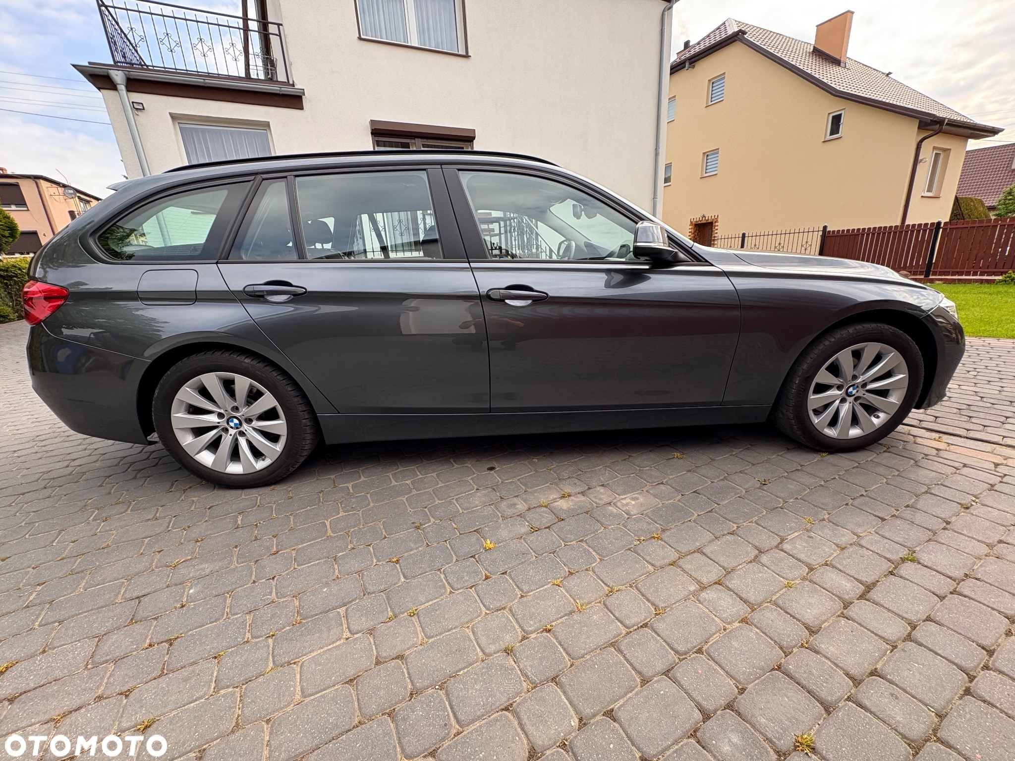 BMW Seria 3 318d Touring - 16
