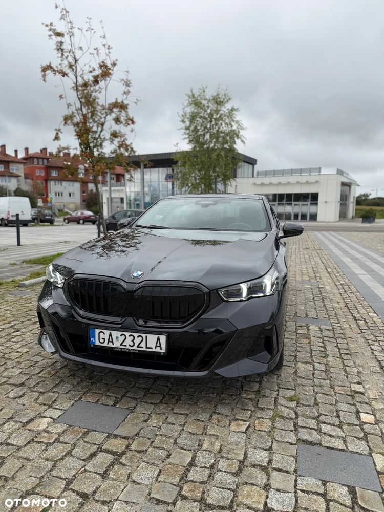 BMW Seria 5 2024 photo 2