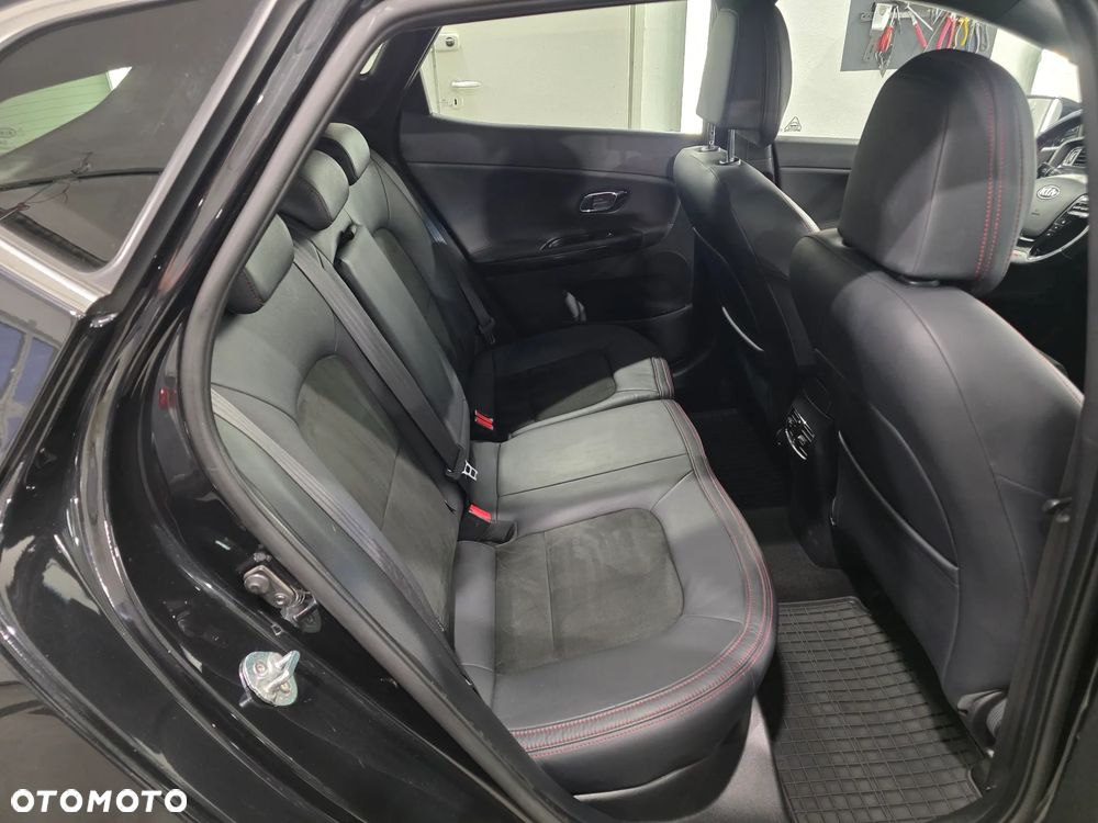 Kia Ceed 1.6 T-GDI GT - 33