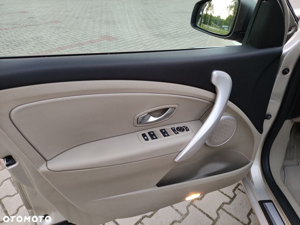 Renault Fluence 1.6 16V Privilege - 27