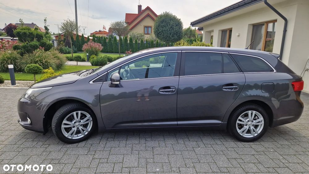 Toyota Avensis Combi 1.8 Executive - 4