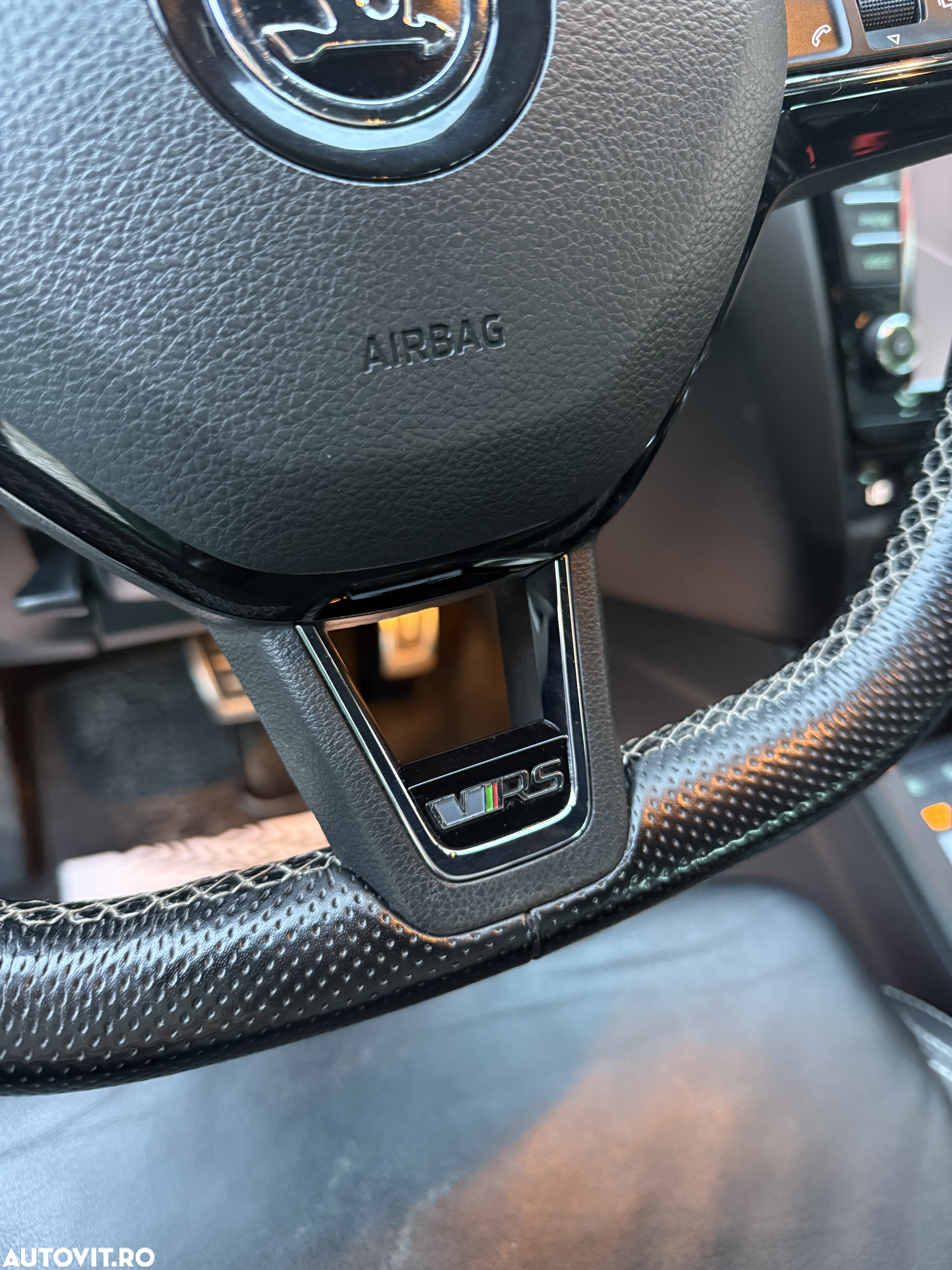 Skoda Octavia 2.0 TDI DSG RS - 23