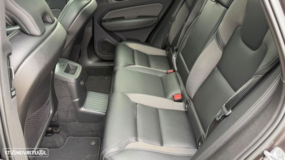 Volvo XC 60 T6 AWD Recharge Plus Dark - 34