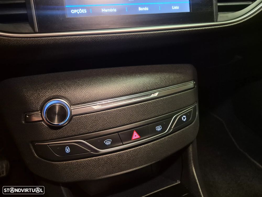 Peugeot 308 SW 1.6 BlueHDi Style - 25