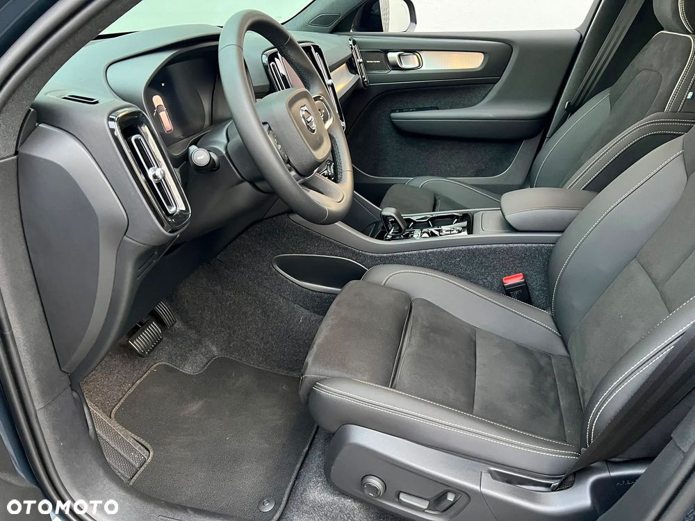 Volvo XC 40 B4 AWD Ultimate Dark - 19
