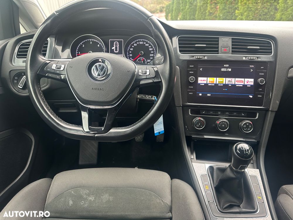 Volkswagen Golf - 23