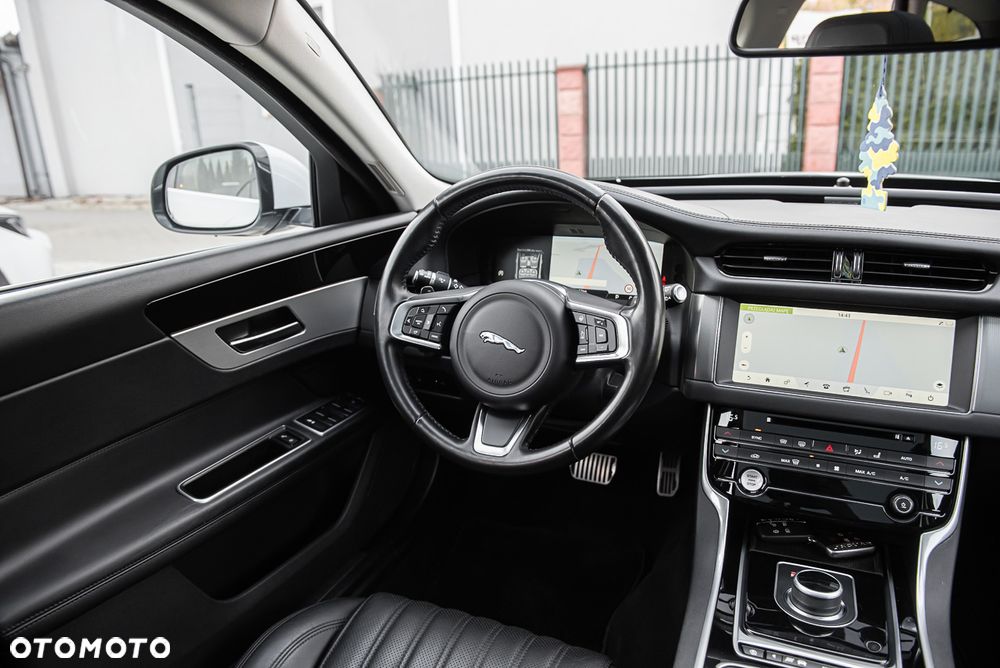 Jaguar XF - 28