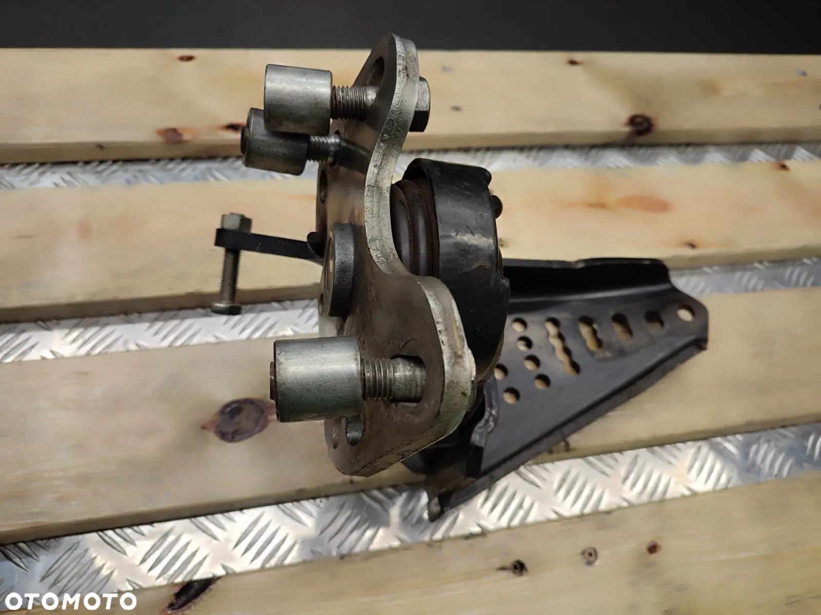 Mocowanie błotnika 4273475M93 Massey Ferguson 6714 - 5