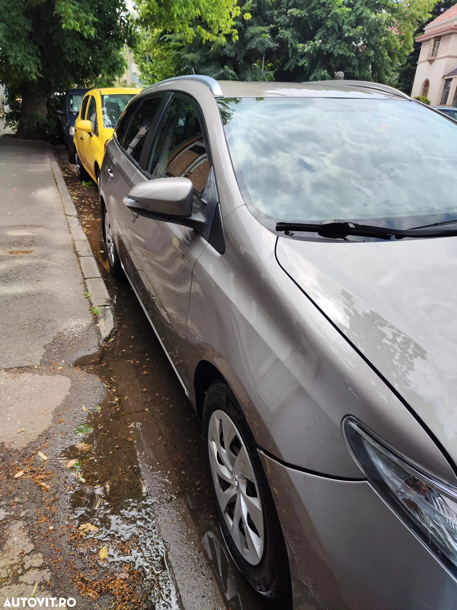 Toyota Auris 1.6 L Valvematic Luna - 2