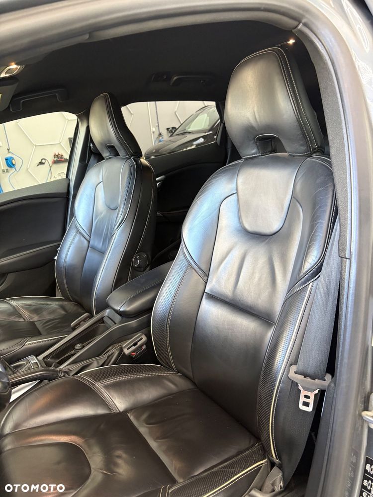 Volvo V40 D4 RDesign - 16