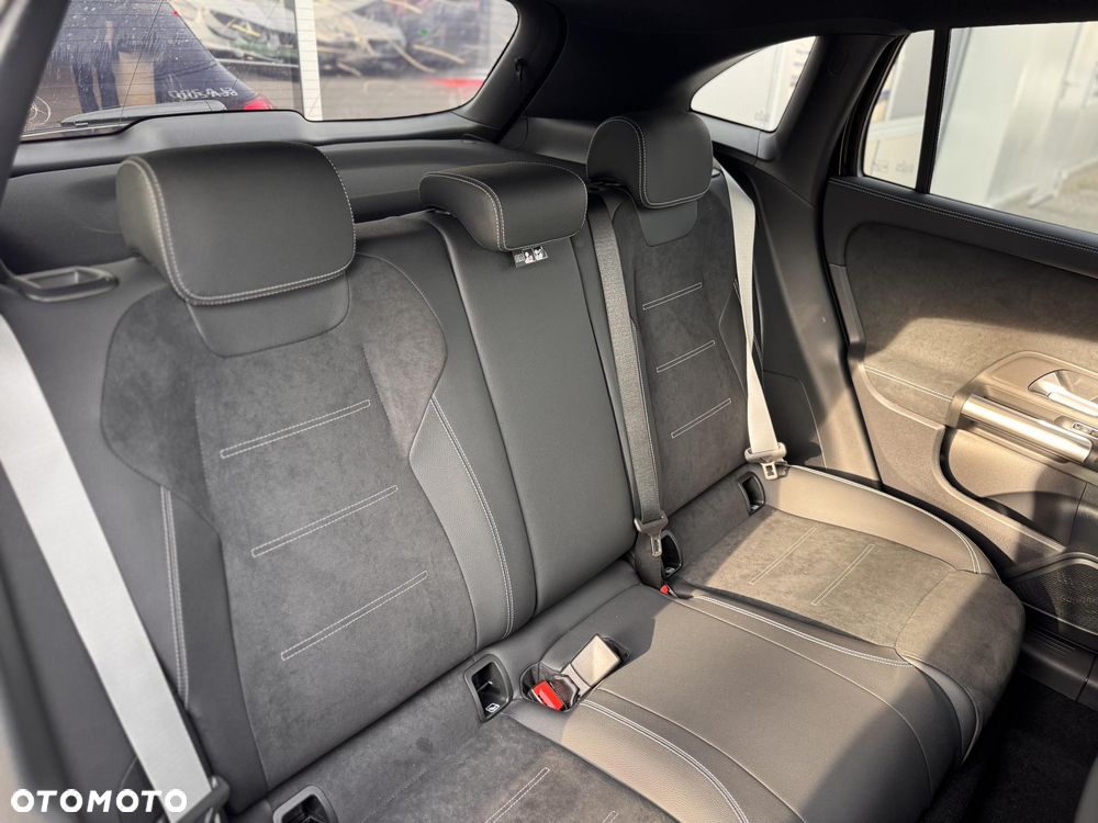 Mercedes-Benz GLA 200 AMG Line - 13