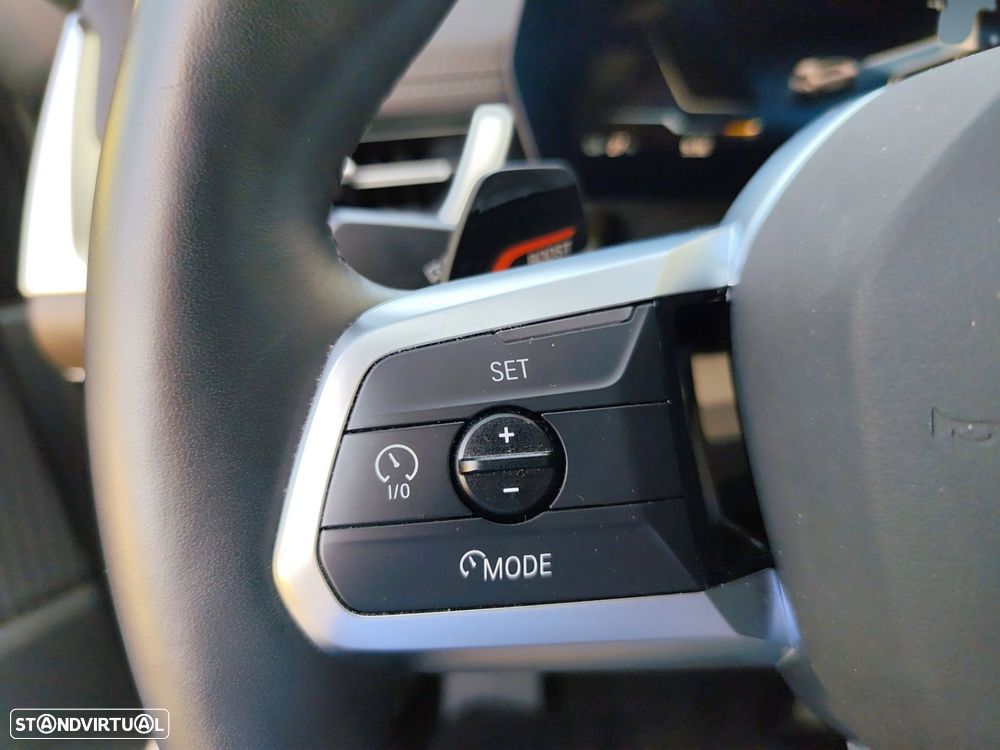 BMW iX1 eDrive20 Pack Desportivo M - 18
