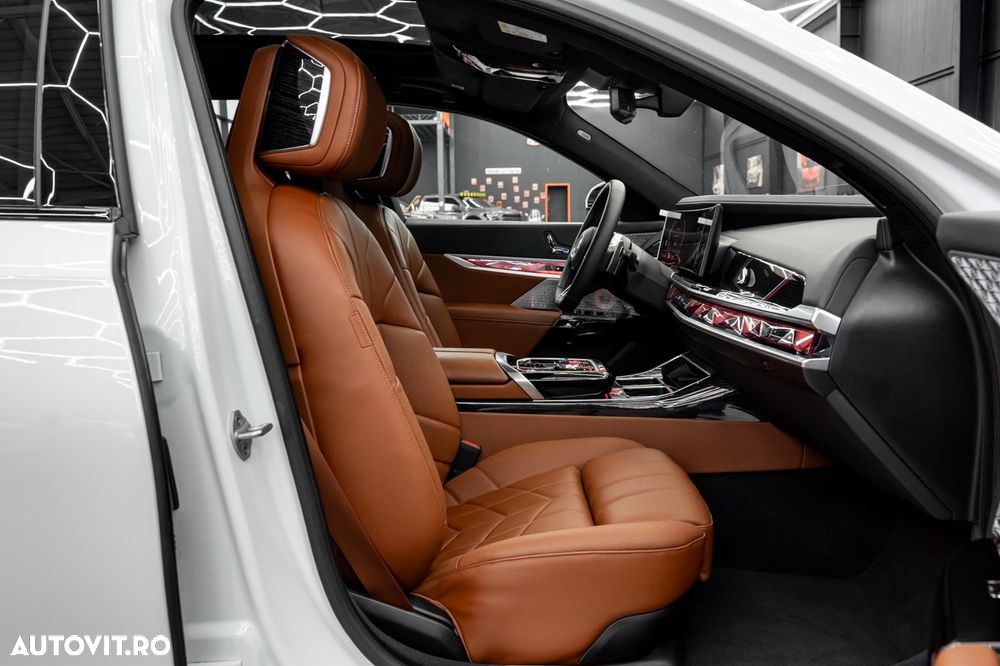BMW Seria 7 740d xDrive MHEV - 11