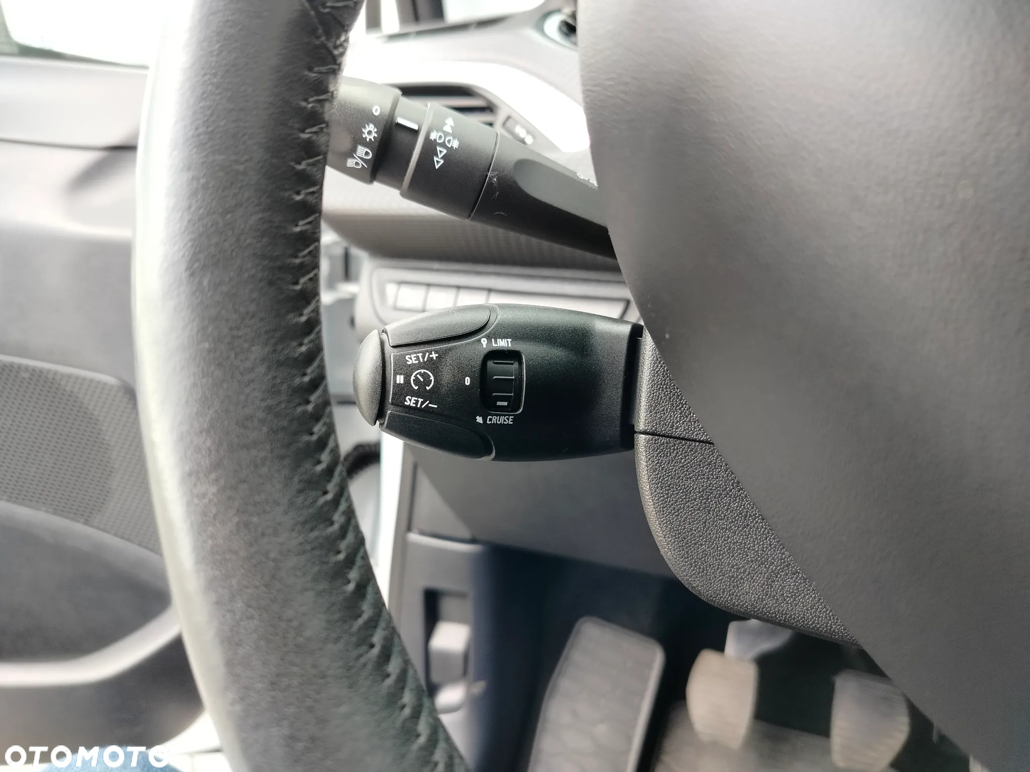 Peugeot 2008 1.2 Pure Tech Style S&S - 18