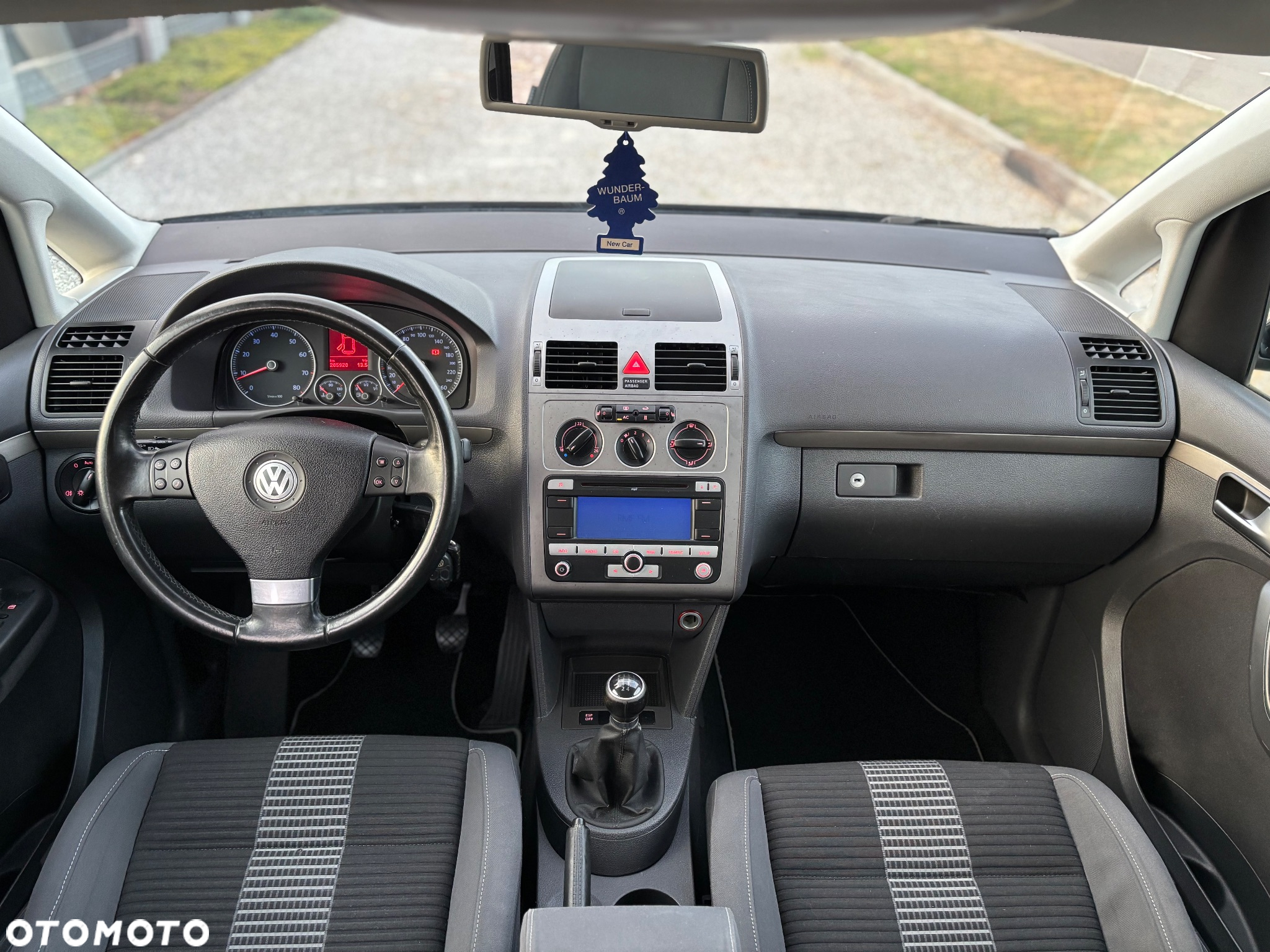 Volkswagen Touran - 12