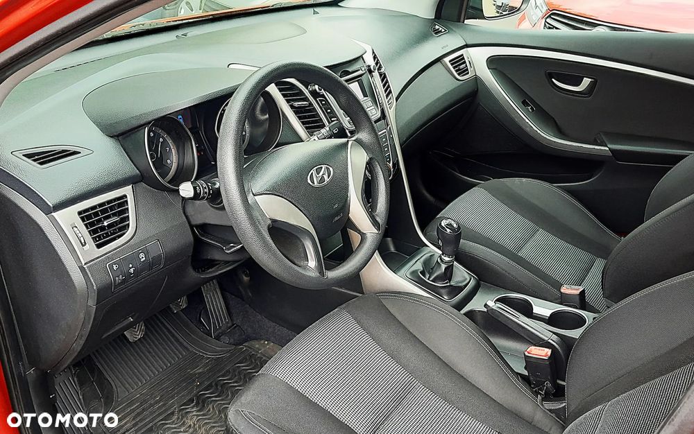 Hyundai i30 blue 1.4 - 7