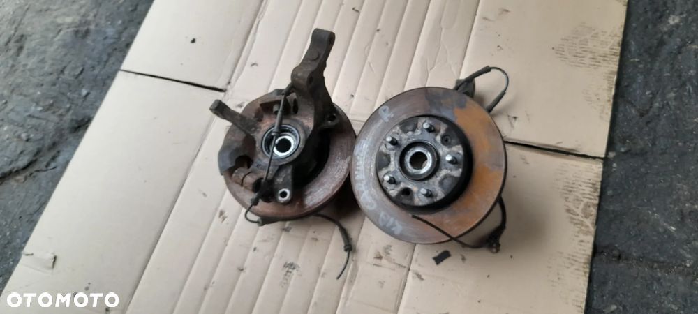 zwrotnica LEWA PRAWA  Kia Carnival I 2.9 CRDI  99-06r - 2