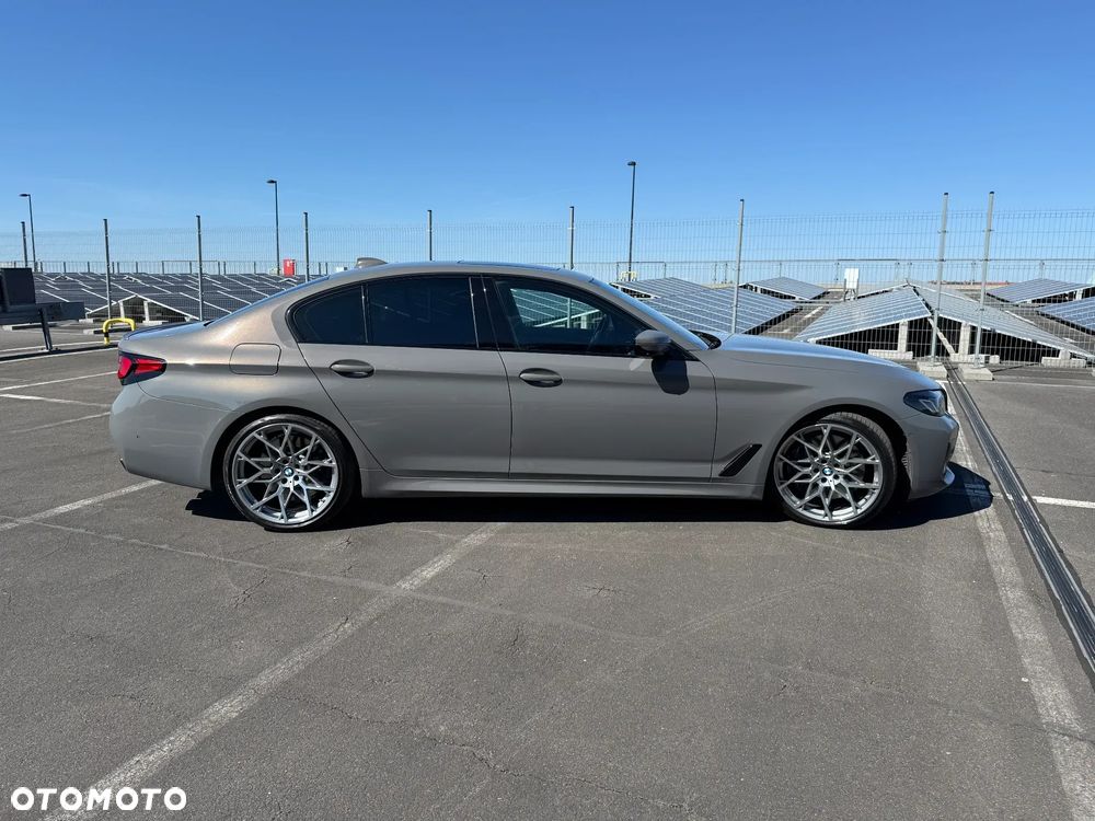 BMW Seria 5 M550i xDrive - 3