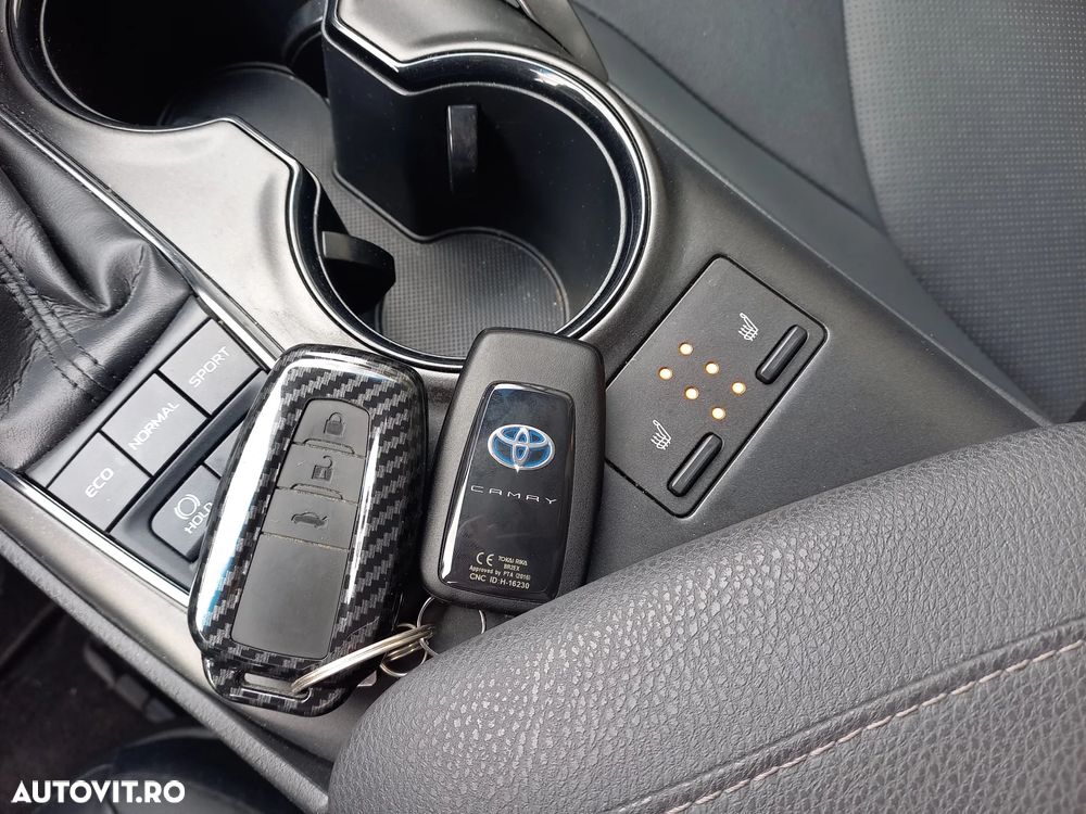 Toyota Camry 2.5 Hybrid Business - 23