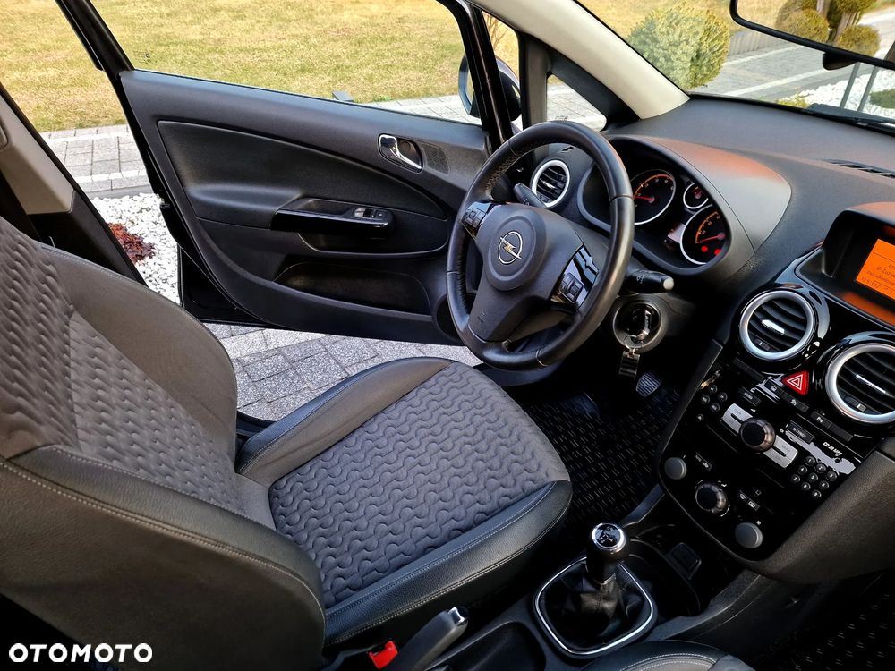 Opel Corsa 1.2 16V Cosmo - 27