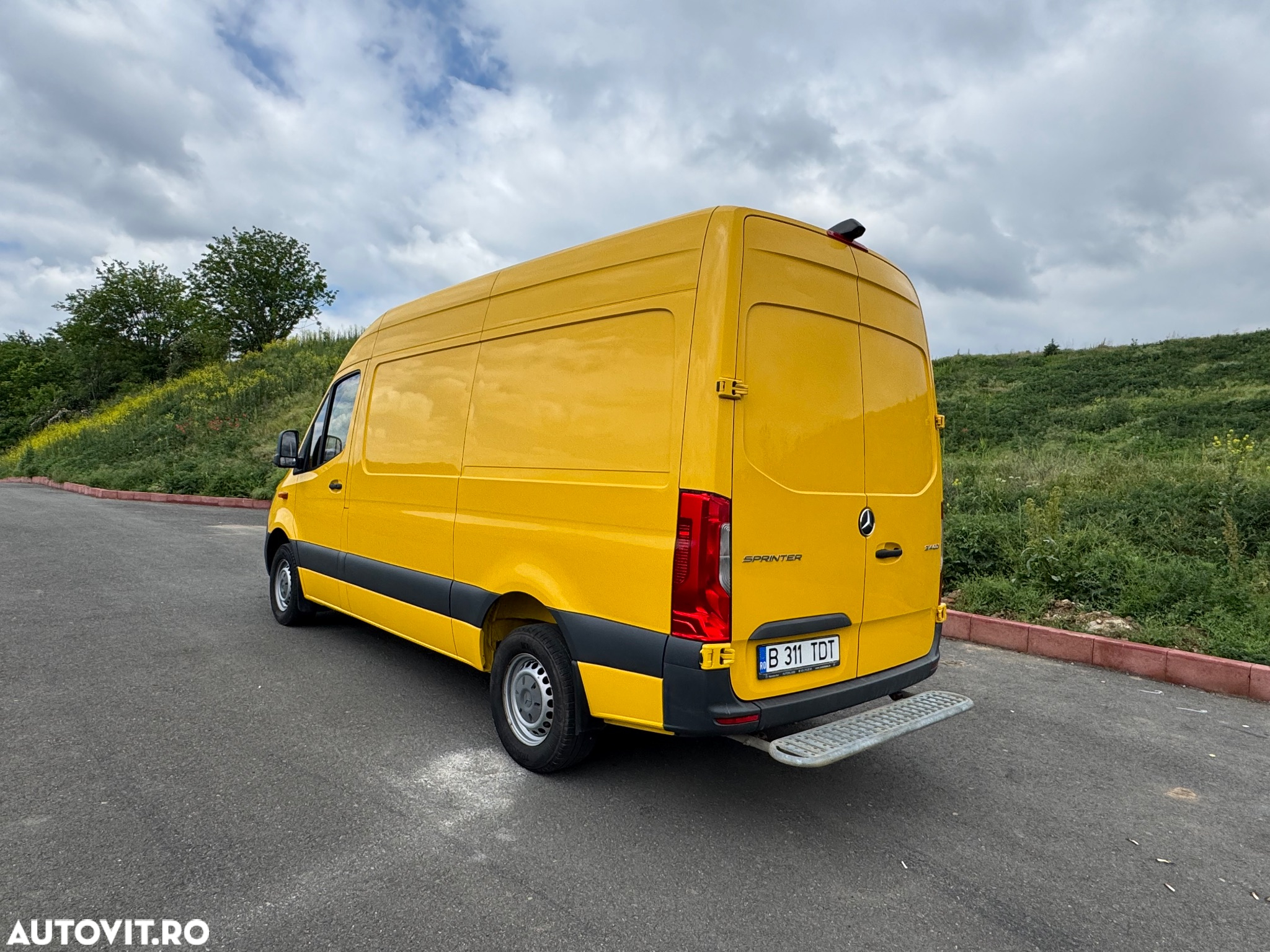 Mercedes-Benz Sprinter - 11