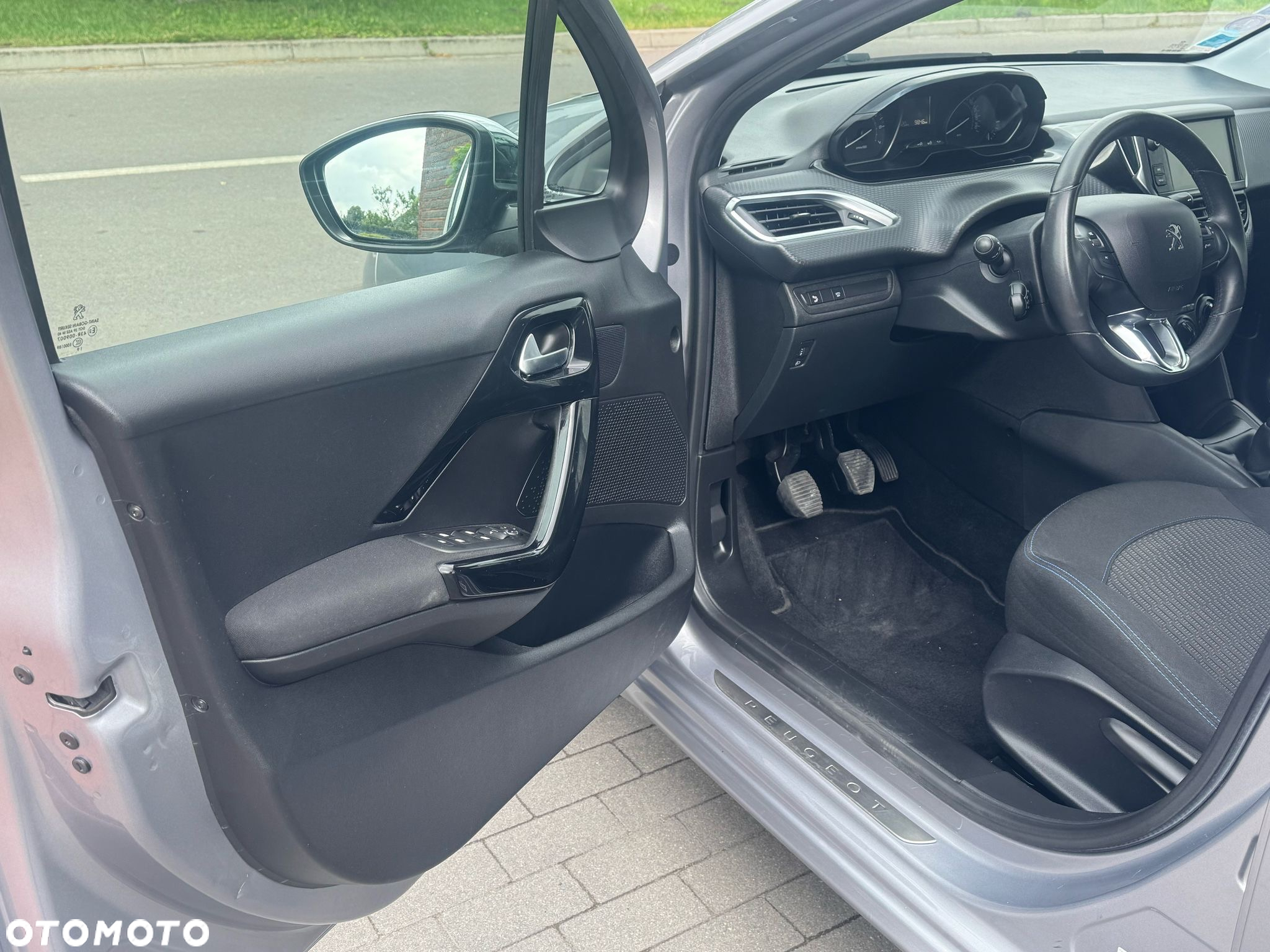 Peugeot 208 PureTech 82 Stop & Start Signature - 16