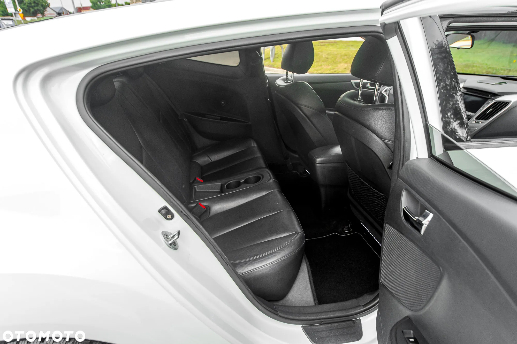 Hyundai Veloster 1.6 GDI Style - 26
