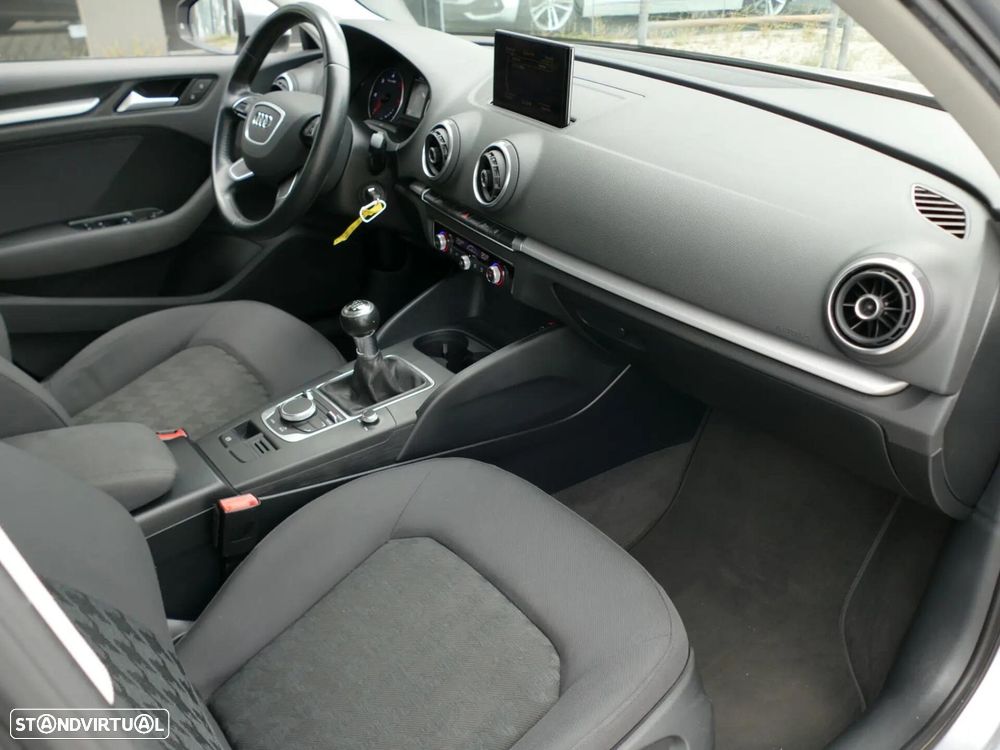 Audi A3 Sportback 2.0 TDI Advance - 27