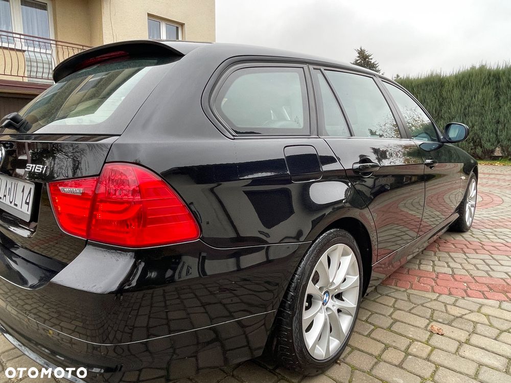 BMW Seria 3 318i Touring - 22