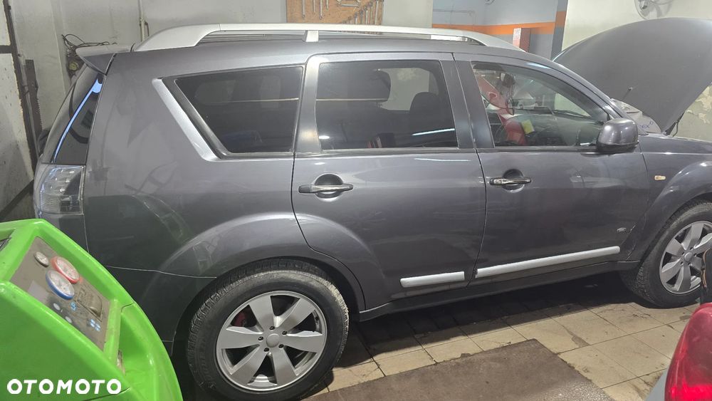 Mitsubishi Outlander 3.0 V6 LS 2WD - 5