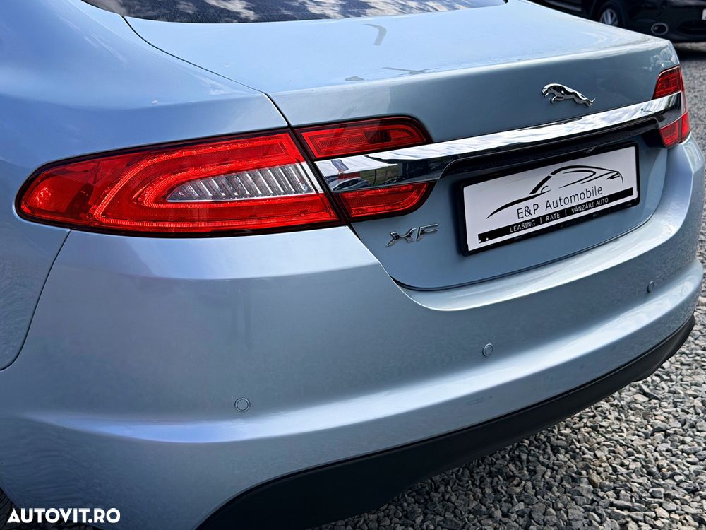Jaguar XF 2.2D Premium Luxury - 11