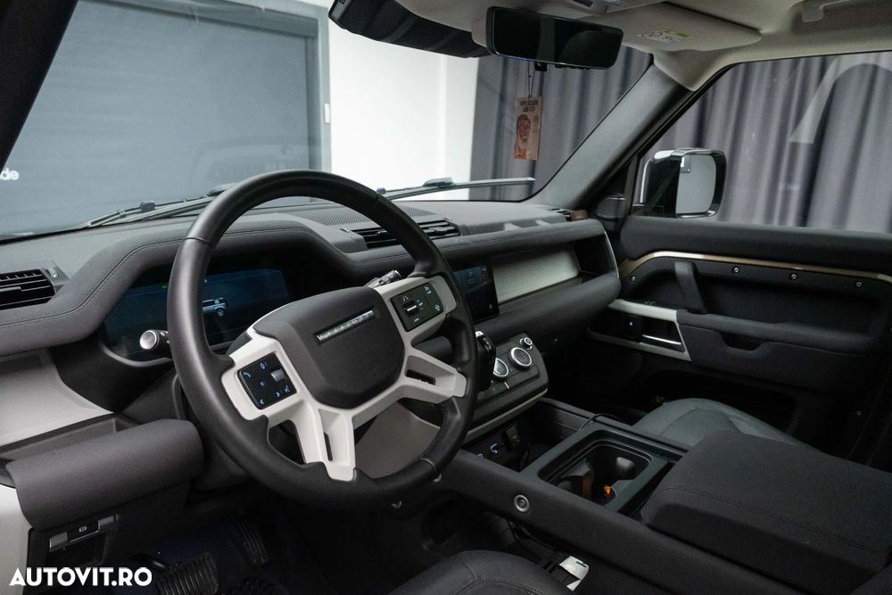 Land Rover Defender - 11