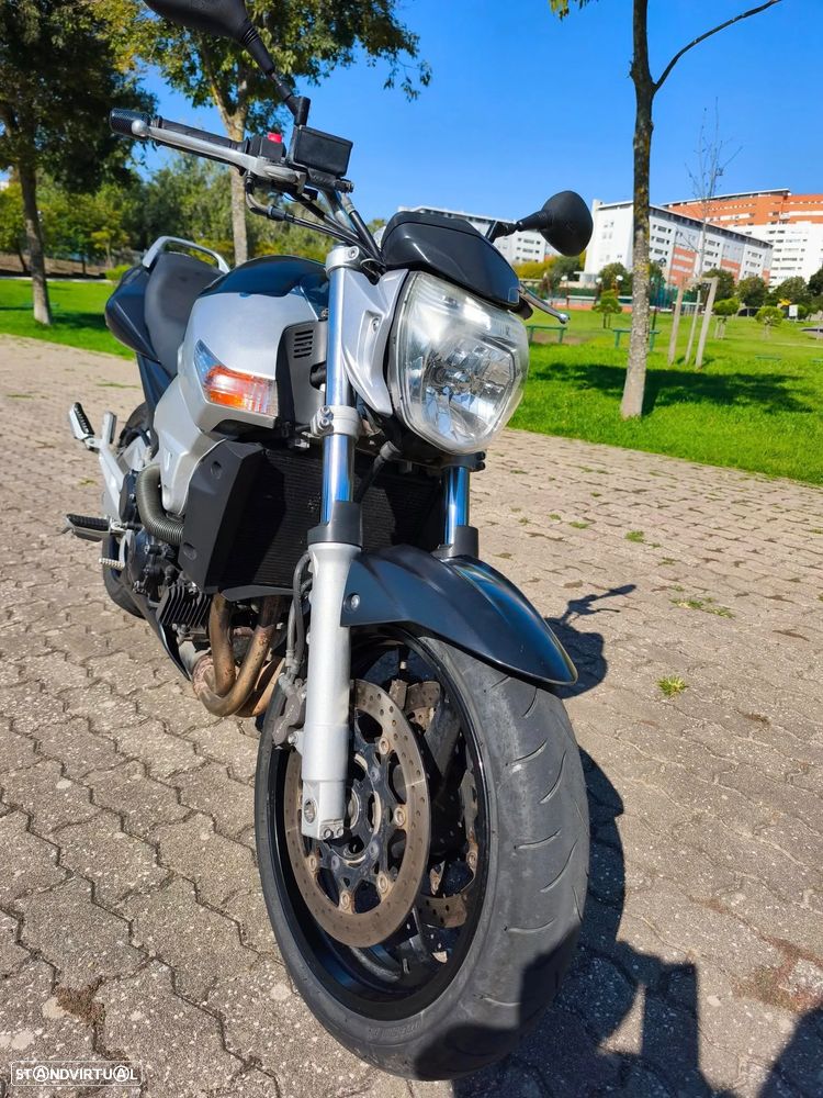 Suzuki GSR 600 - 5