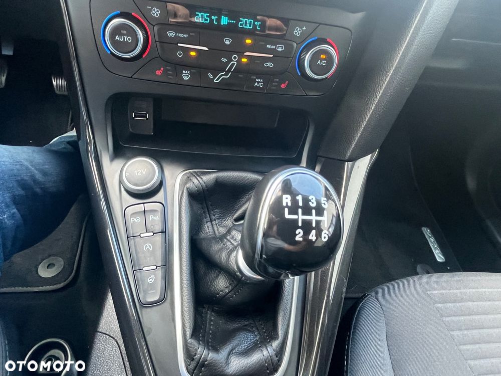 Ford Focus 1.5 EcoBoost Titanium - 26