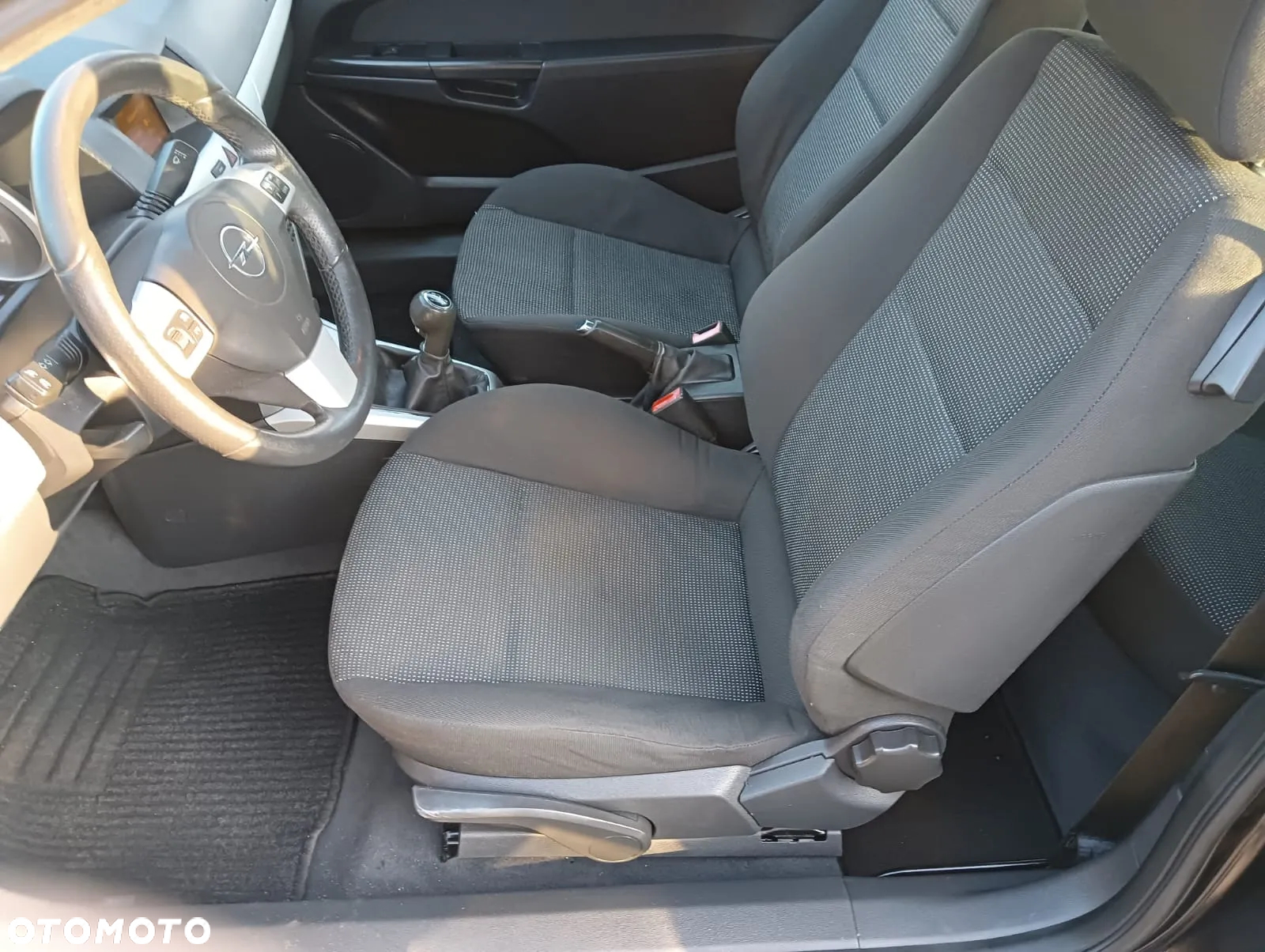 Opel Astra GTC 1.8 Sport - 23