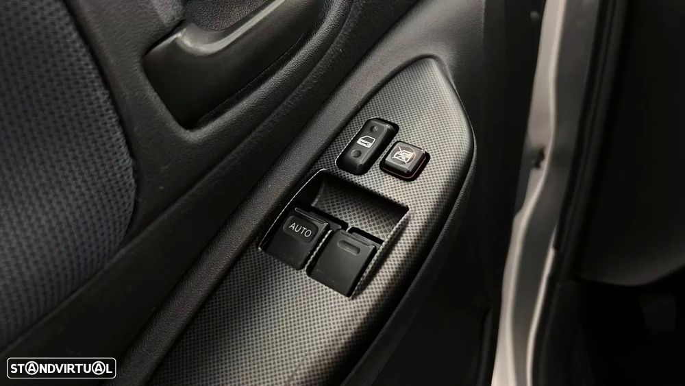 Toyota Yaris 1.0 Sol AC - 26