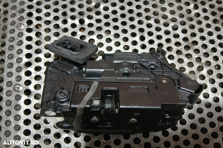 Broasca usa spate stanga 5E0839015A 5E0839015A Skoda Octavia 3 [2013 - 2