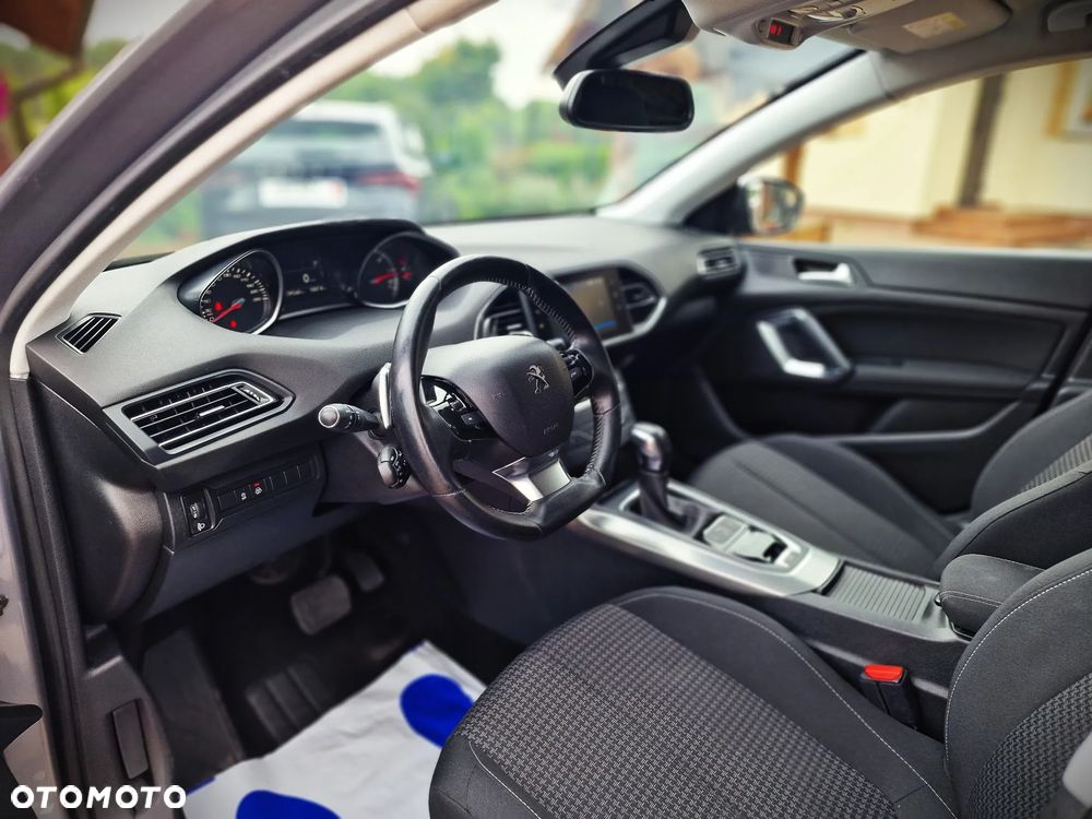 Peugeot 308 1.5 BlueHDi Allure S&S EAT6 - 24