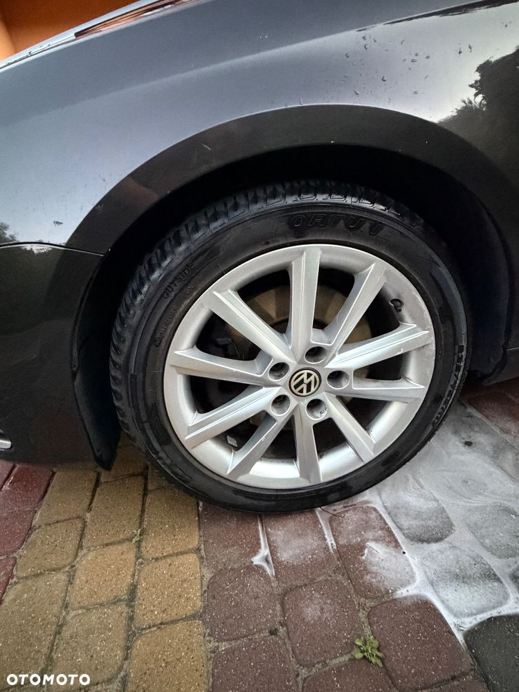 Volkswagen Passat 1.6 TDI DPF BlueMot Comfortline - 30