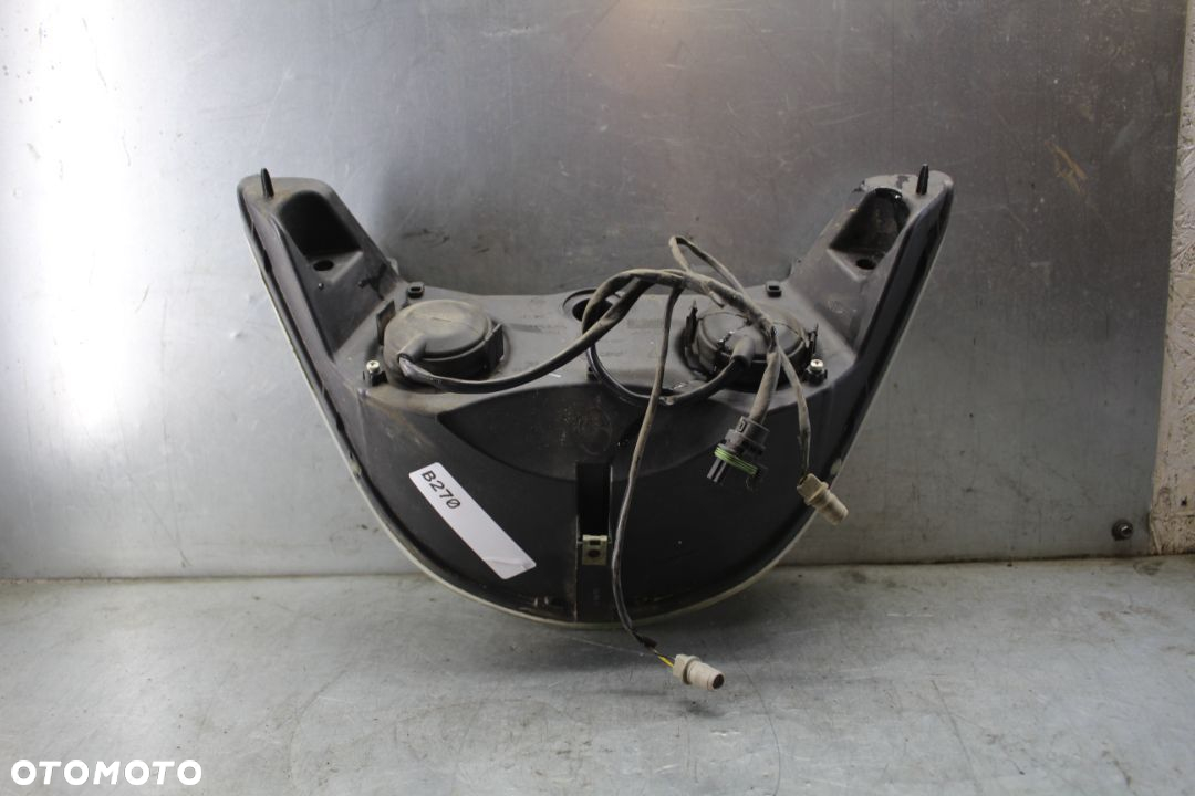 Piaggio X8 lampa reflektor przód przedni - 2
