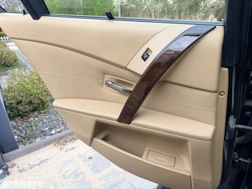 BMW Seria 5 525d - 9