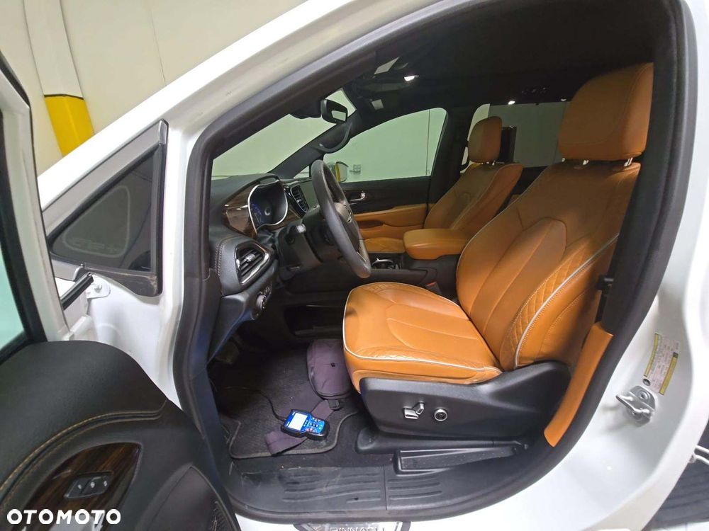 Chrysler Pacifica - 7