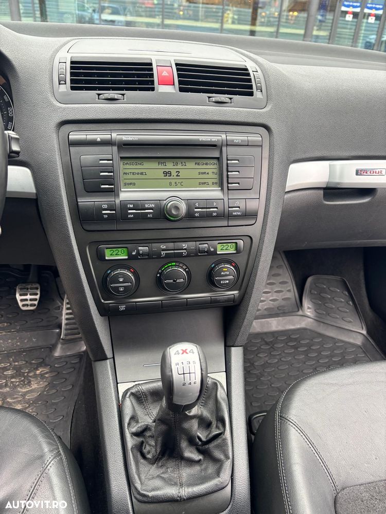 Skoda Octavia Combi 2.0 TDI DPF Scout 4x4 - 17