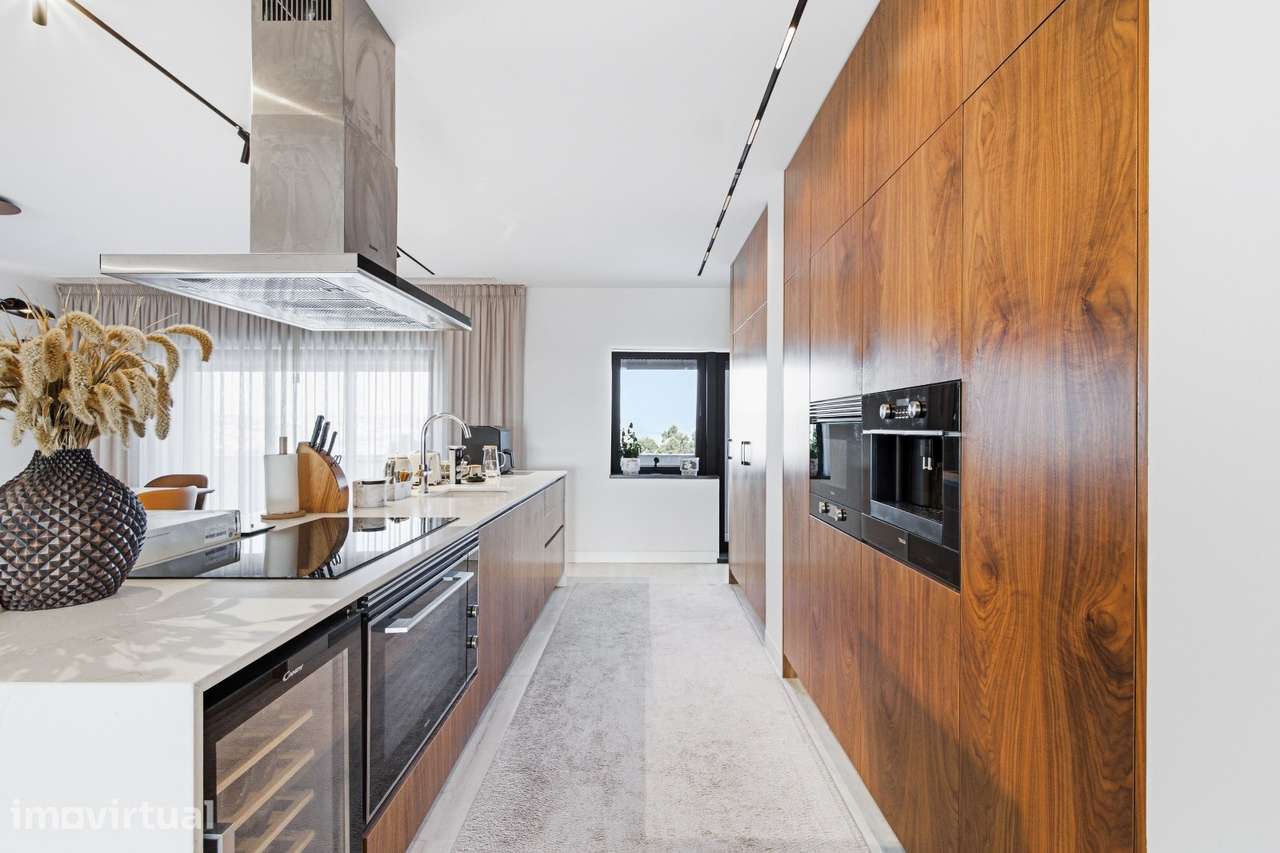 Penthouse T4 Renovada | Terraços | 2 Suítes | 3 Lugares Garagem | Para - Grande imagem: 4/25
