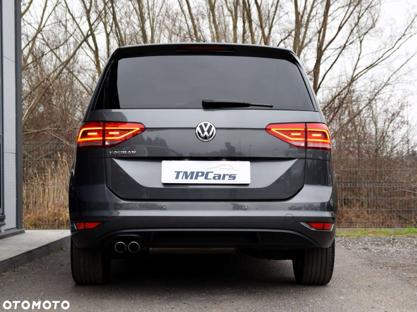 Volkswagen Touran - 12