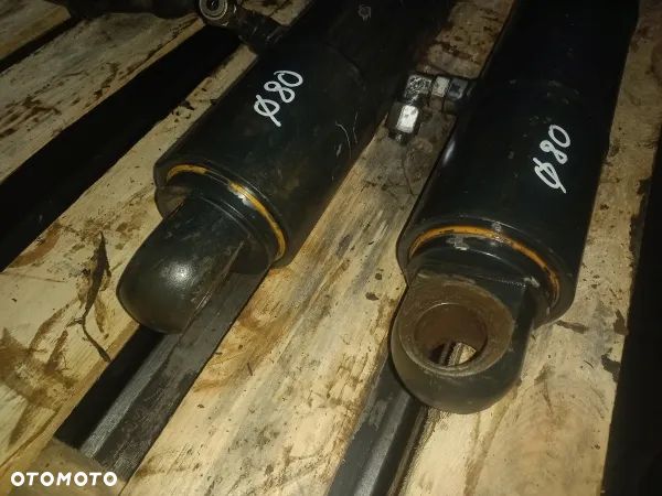 Siłownik podnośnika fi80mm Case Maxxum 140 - 2