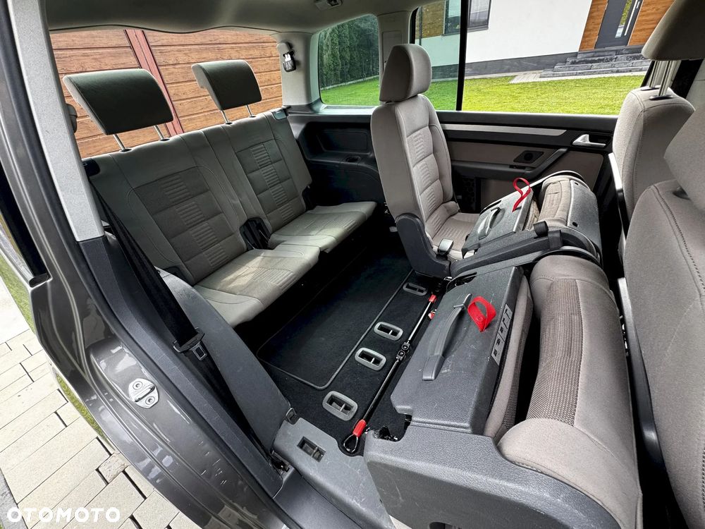 Volkswagen Touran 2.0 TDI DPF Highline - 25