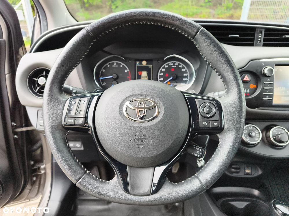 Toyota Yaris 1.5 Premium CVT - 17