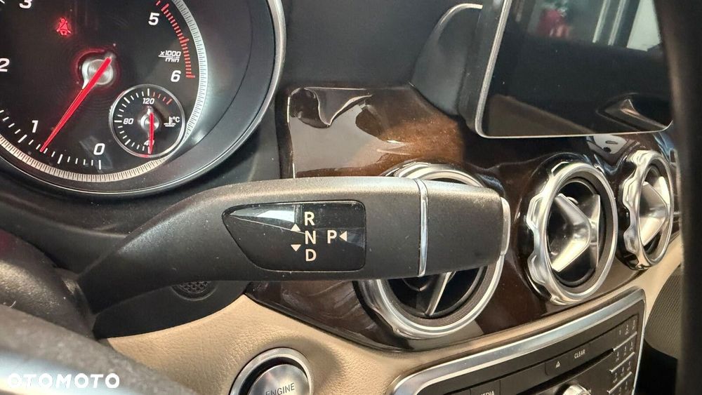 Mercedes-Benz GLA - 20